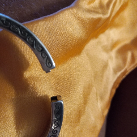 BRIGHTON CRYSTAL DIAMOND OVAL BANGLE BRACELET SILVER PLATED DECORATIVE SWIRLS - Picture 9 of 10